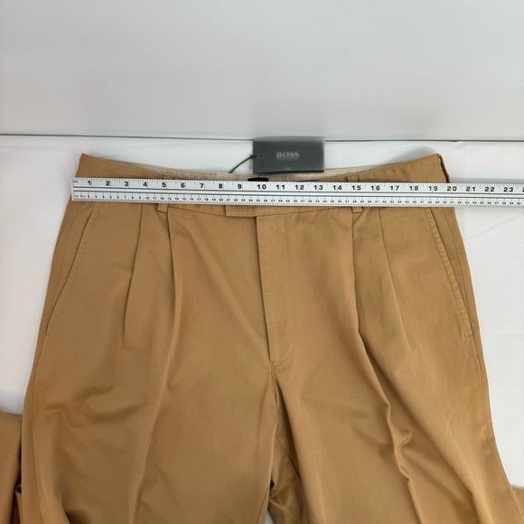 Hugo Boss Roberts Inn Polyester Tan Khaki Mens Pleated Golf Pant Size 40x34 NWD - Picture 3 of 14